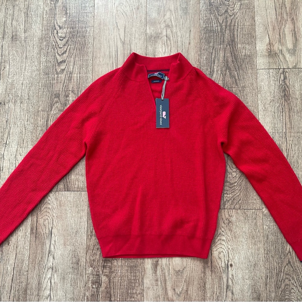 Cashmere vineyard vines, pullover sweater.